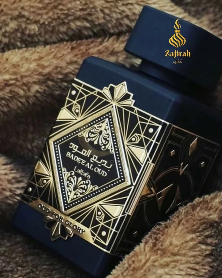 Lattafa Badee Al Oud, frasco negro y dorado